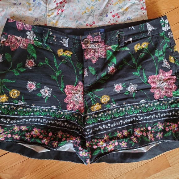 Black shorts Everyday short Old Navy sz 10 - Picture 2 of 6